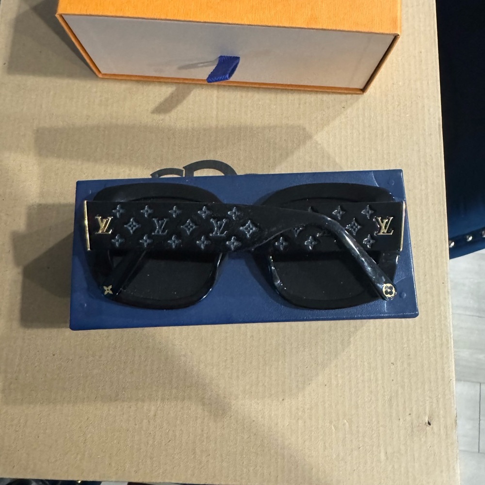LV Empreinte Square Sunglasses - Picture 5 of 7
